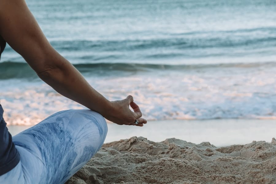 Ultimativer Leitfaden für Yoga für das Gesicht: Stirnübungen für jugendliche Haut image 1